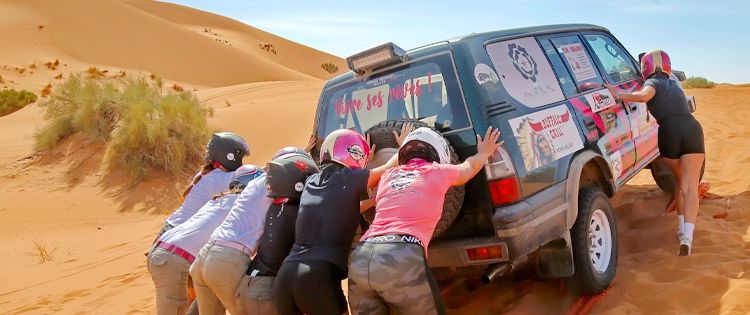 ROSES DES SABLES – Le rallye solidaire 100 % féminin s’élance de Pau